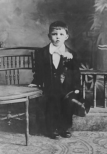 A dapper-looking young Frank Sinatra. Public domain image.